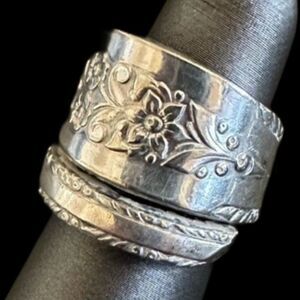 Vintage WM A Rogers A1 Plus Oneida Spoon Ring 5.5
